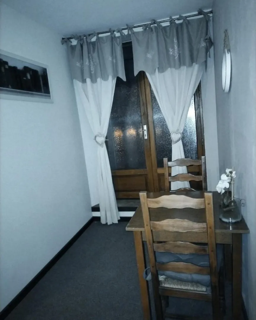 Auberge Du Donjon Chambre Chocolat Bournazel  France